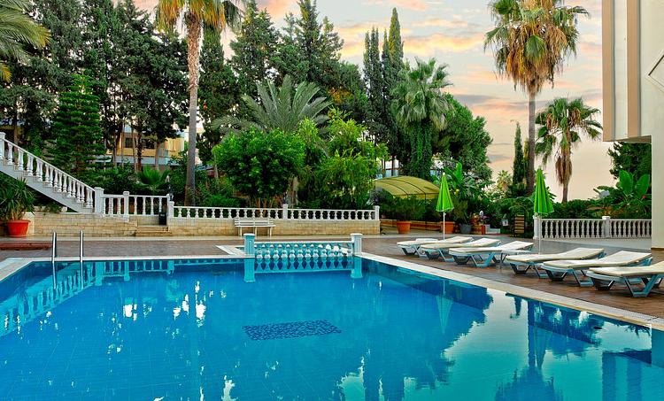 Ramira Beach Hotel-obr