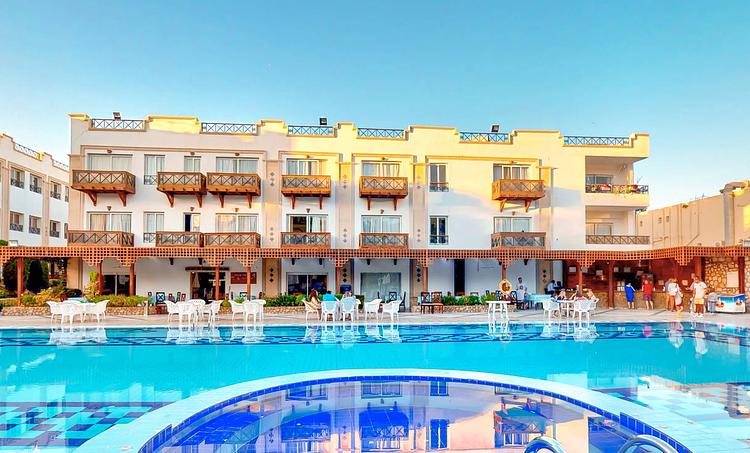 Falcon Naama Star-obr